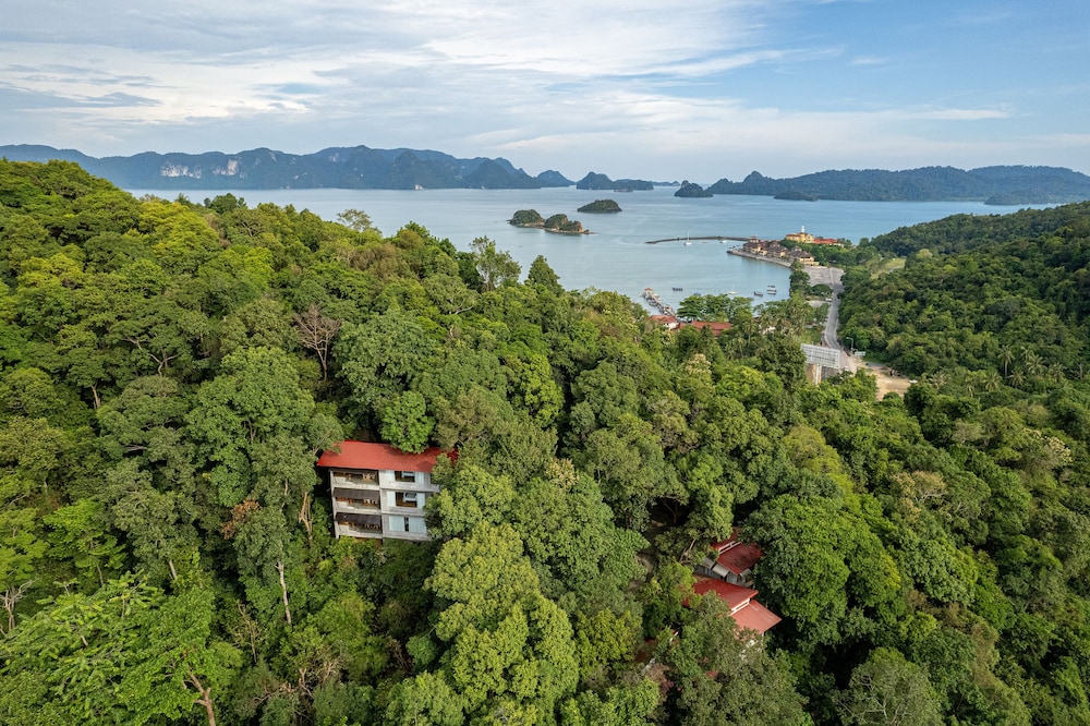 

Roma - Pantai Cenang - Ambong Rainforest Retreat