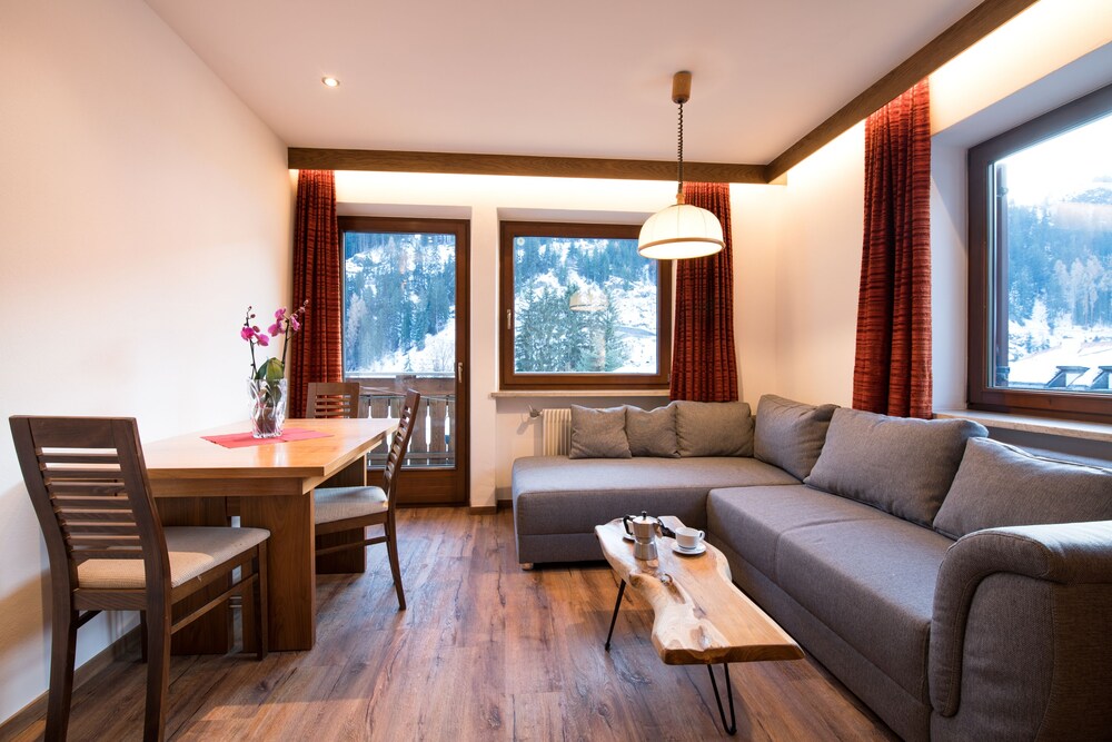 

Bari - Ortisei - B&B La Tambra - central with Restaurant