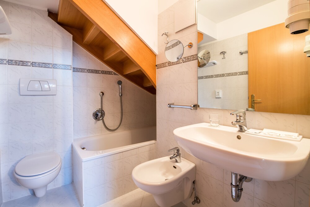 

Bologna - Santa Cristina Valgardena - B&B La Tambra - central with Restaurant