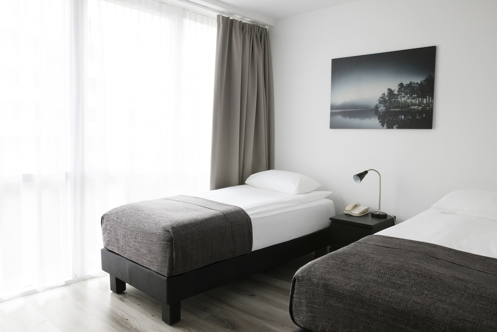 

Milano - Garðabær - Fosshotel Raudara