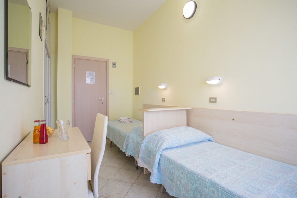 

Bari - Riviera Romagnola, Mare Italia - Hotel Sant'Angelo