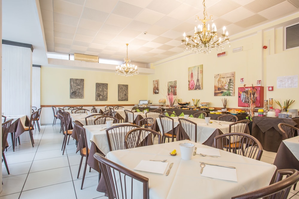 

Bari - Riviera Romagnola, Mare Italia - Hotel Sant'Angelo