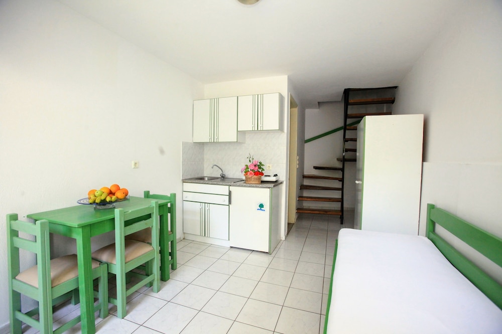 

Roma - Koutouloufari - Anatoli Apartments