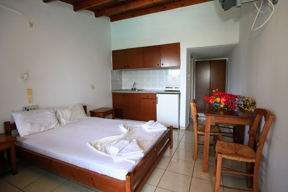 

Roma - Koutouloufari - Anatoli Apartments