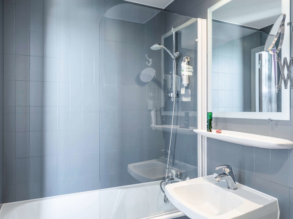 

Lamezia Terme - Courbevoie - ibis Styles Asnieres Centre