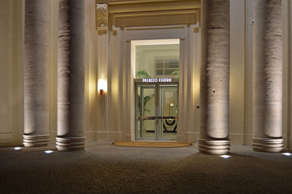 

Catania - Pozzuoli - Palazzo Esedra