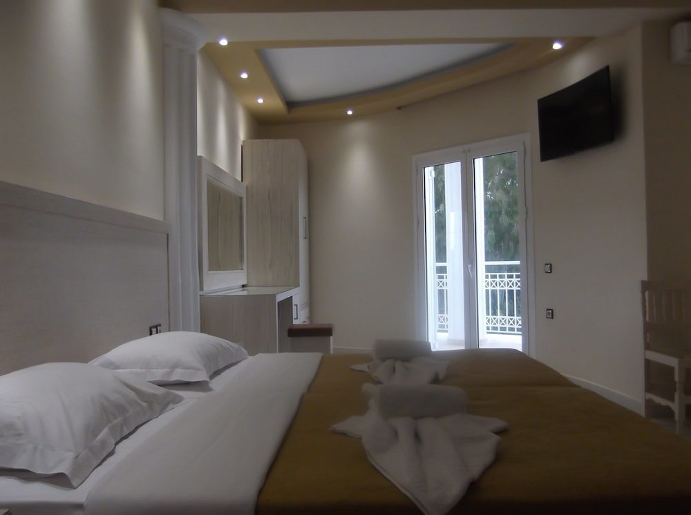 

Verona - Lithakia - Mariana Hotel