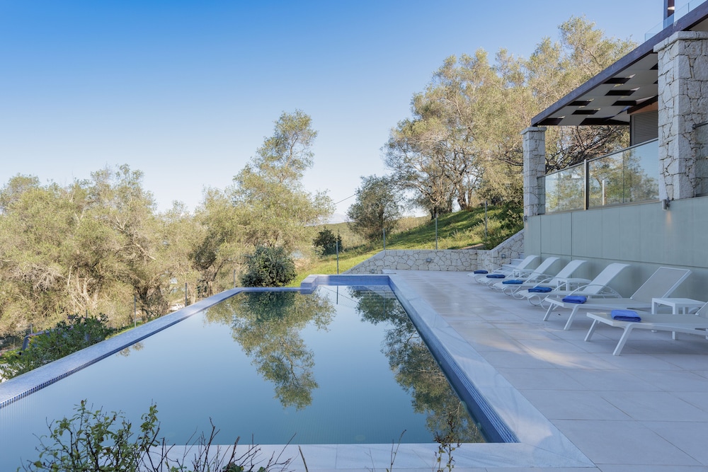 

Verona - Ksamil - Villa Breeze & Villa Coco by Konnect Avlaki Beach