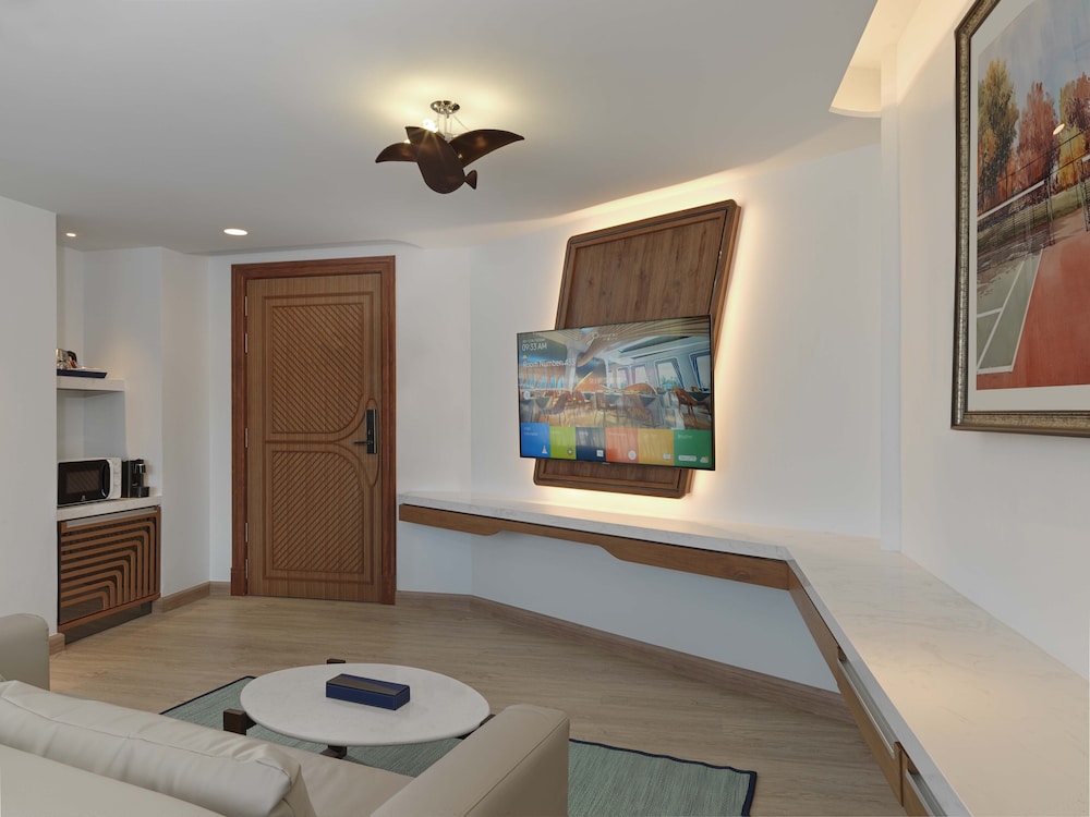 

Roma - Coconut Island - The Oceanic Sportel Phuket - SHA Extra Plus