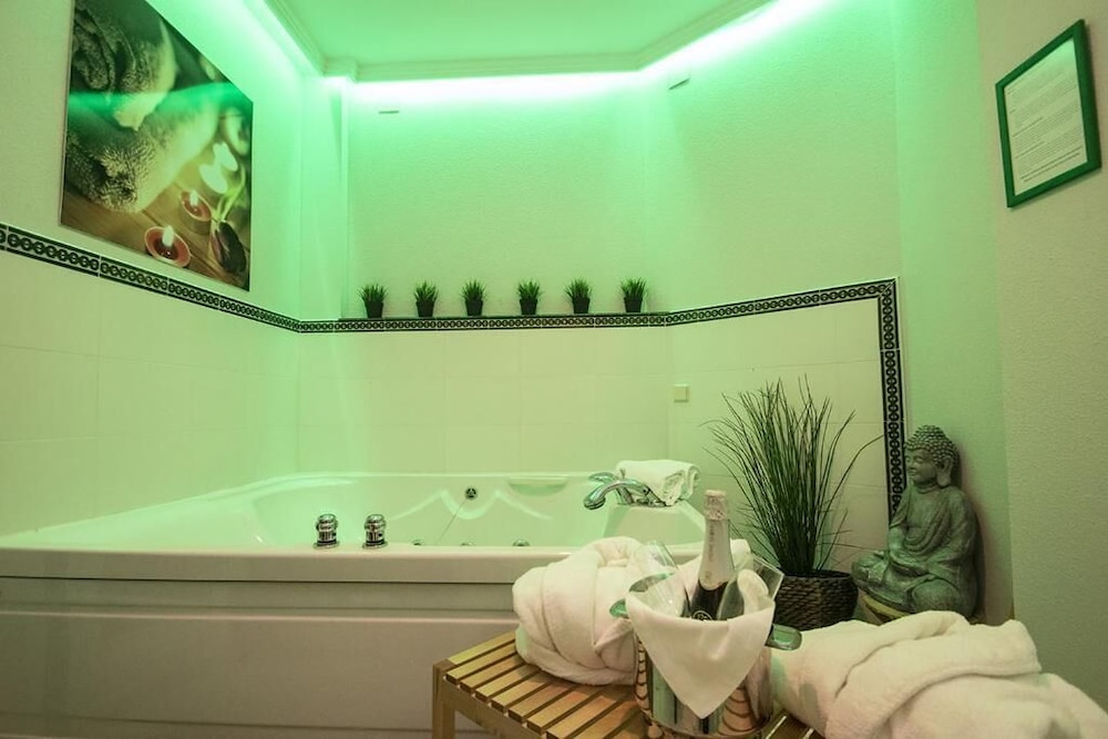 

Bologna - San Juan de Aznalfarache - Hospedium Hotel Apartamentos Simón Verde
