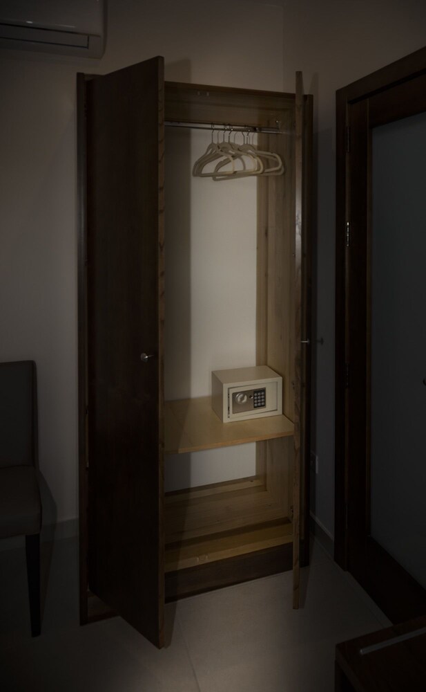 

Catania - Sliema - Cerviola Hotel