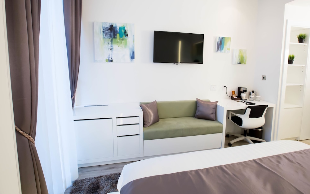 

Brindisi - New York - Aeroporto La Guardia - The One Boutique Hotel