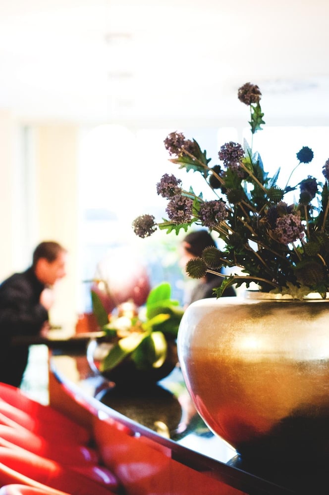 

Milano - Dusseldorf - Rugs Hotel Düsseldorf