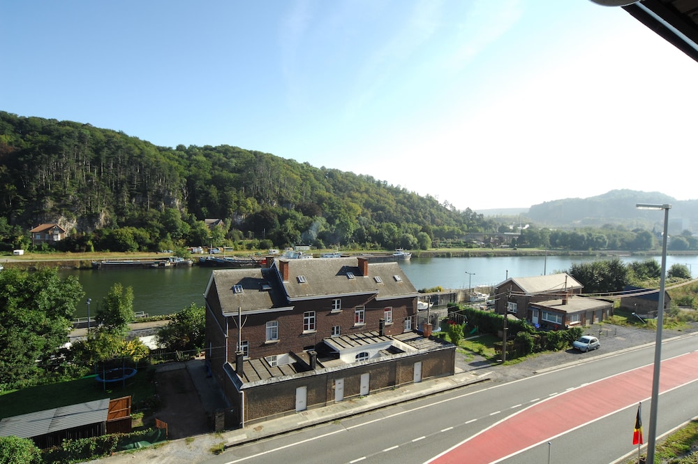 

Bologna - Namur - New Hotel de Lives