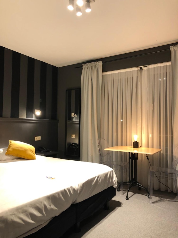 

Roma - Namur - New Hotel de Lives