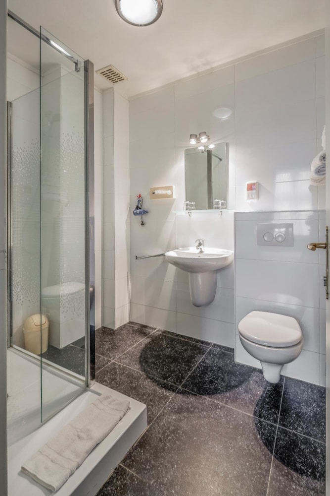 

Roma - Namur - New Hotel de Lives