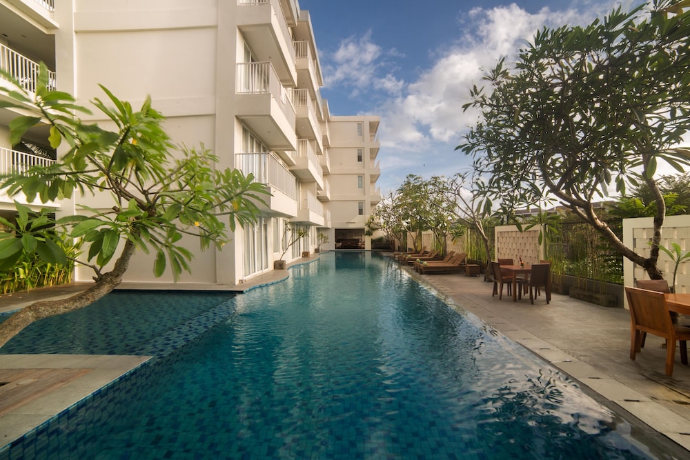 

Bologna - Kerobokan - Paragon Hotel Seminyak