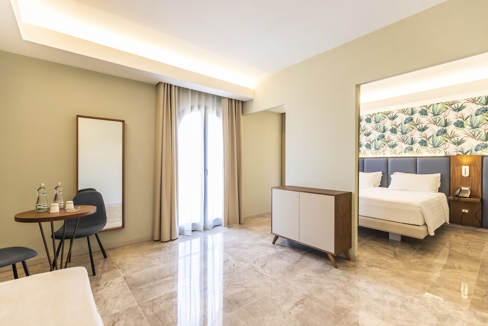 

Milano - Capo Vaticano - Solmaris Tropea Rooms & Suites