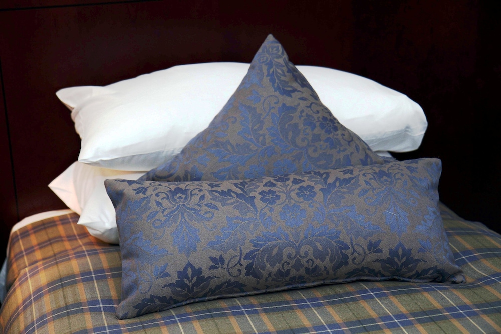 

Bologna - Oban - The Royal Hotel