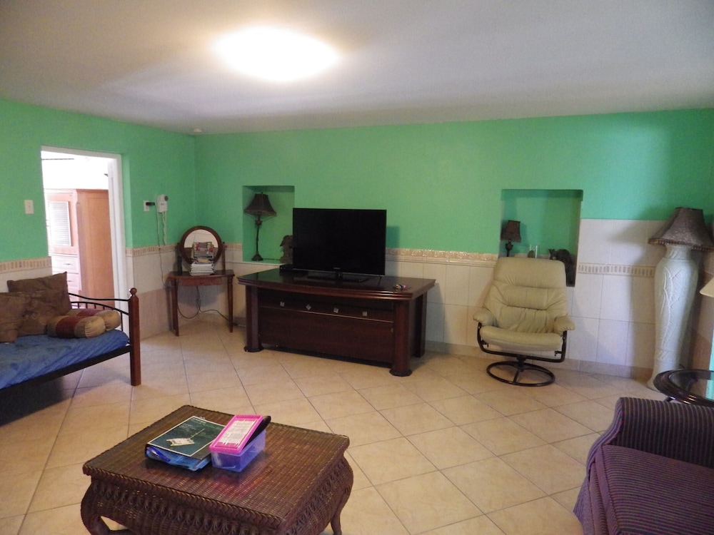 

Roma - Oranjestad - Aruba Cunucu Residence