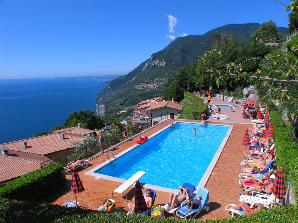 

Napoli - Gargnano - Hotel Residence La Rotonda