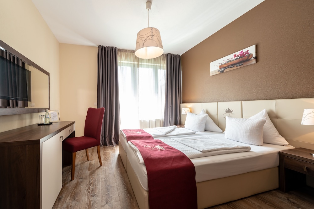 

Napoli - Germering - Empress Boutique Hotel