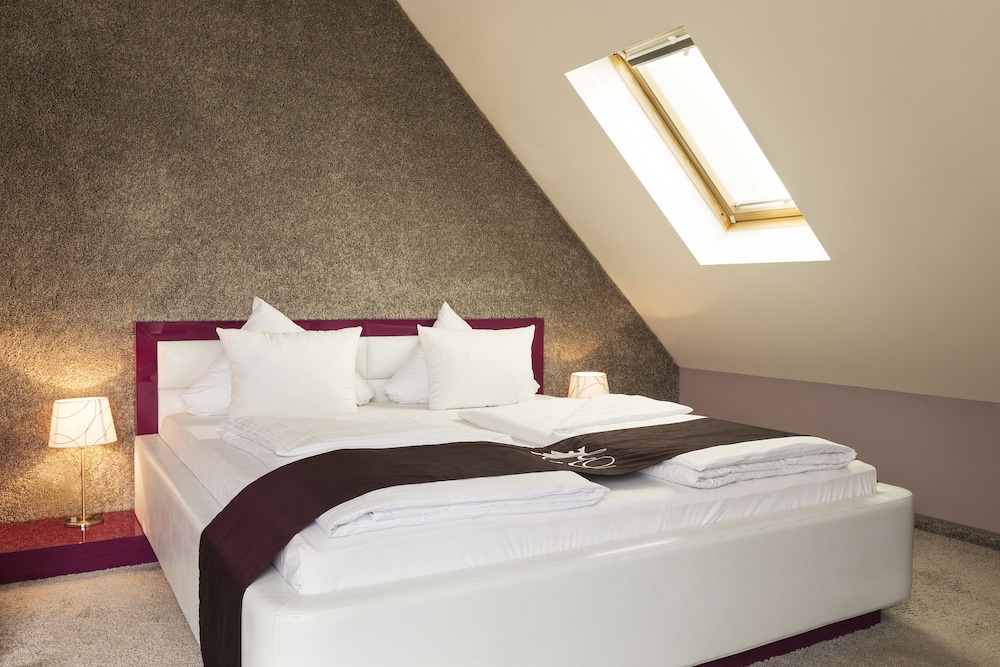 

Napoli - Germering - Empress Boutique Hotel