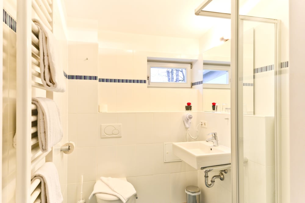 

Catania - Germering - Empress Boutique Hotel