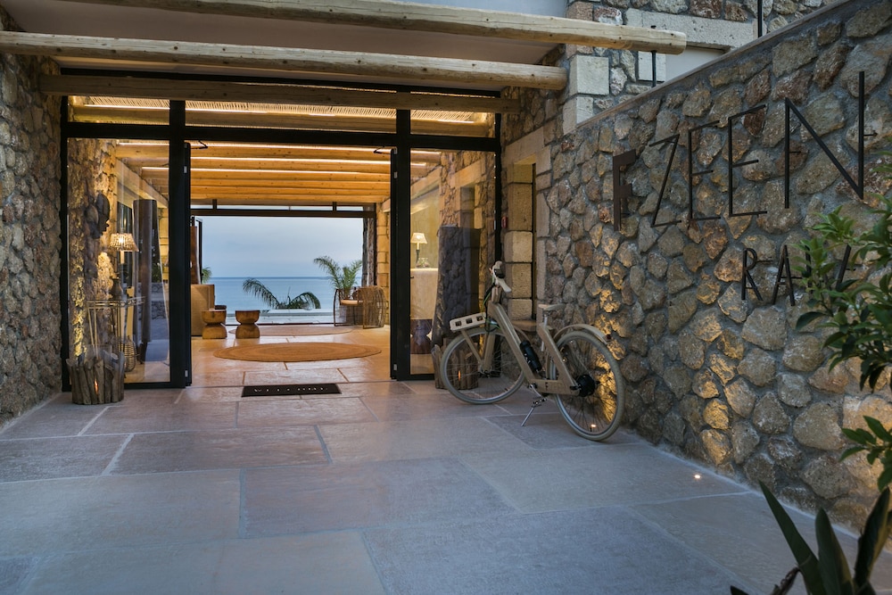 

Milano - Trapezaki - F ZEEN KEFALONIA - Adults Only