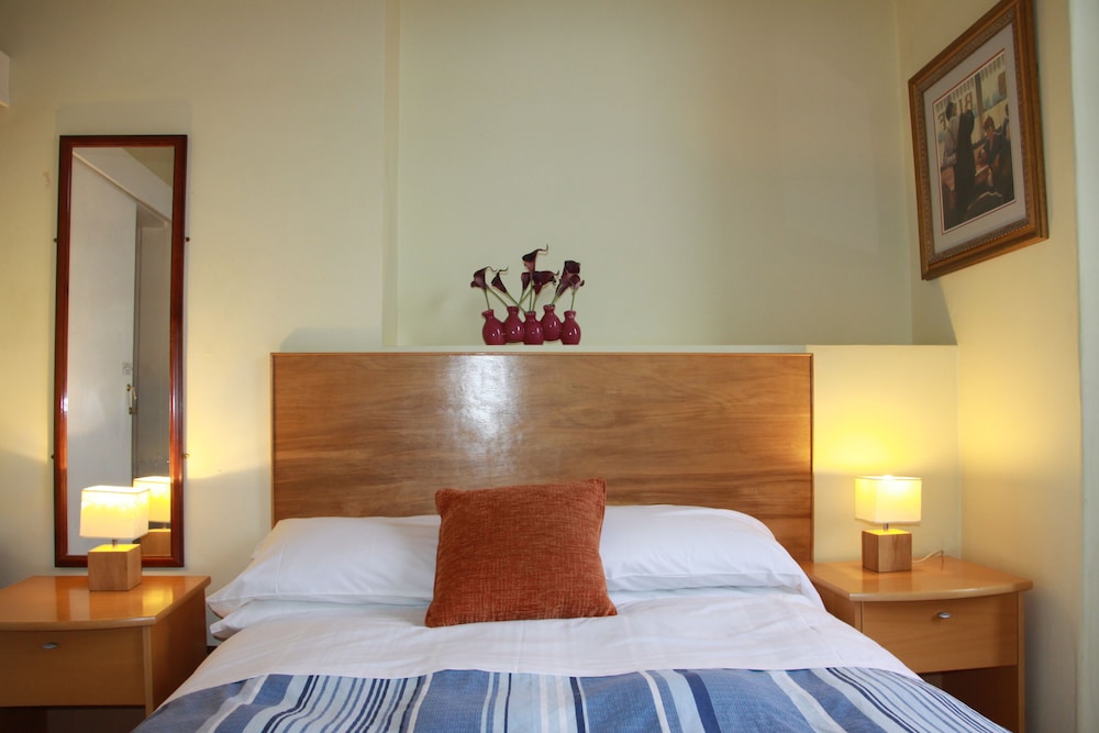 

Venezia - Brighton - Ambassador Hotel