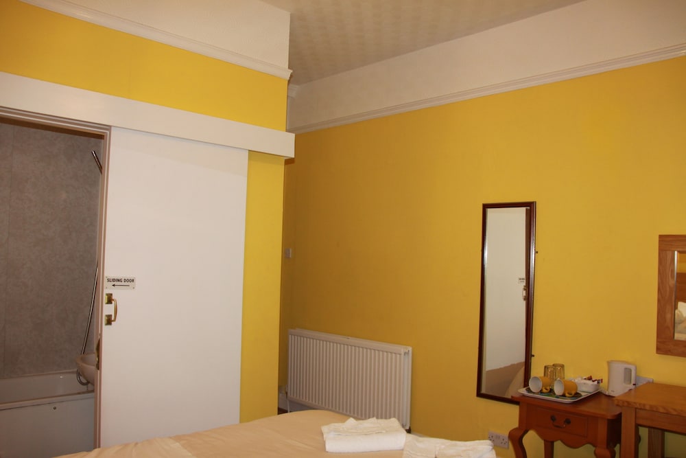 

Bari - Brighton - Ambassador Hotel