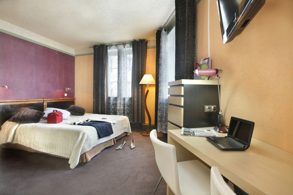 

Napoli - Pau - Hotel De Gramont