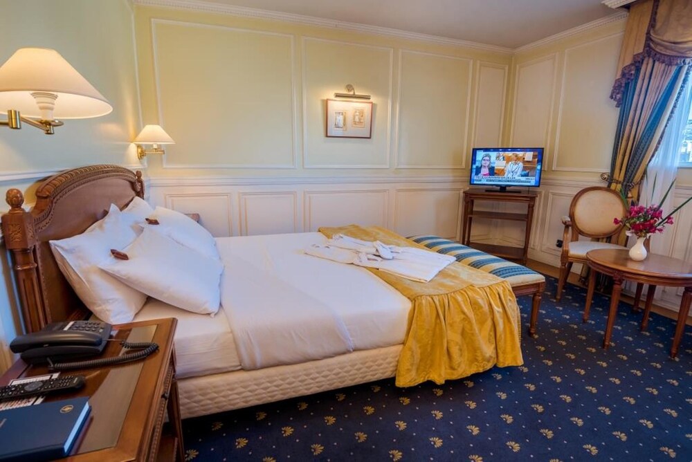 

Napoli - Antananarivo - Hôtel Colbert Spa & Casino
