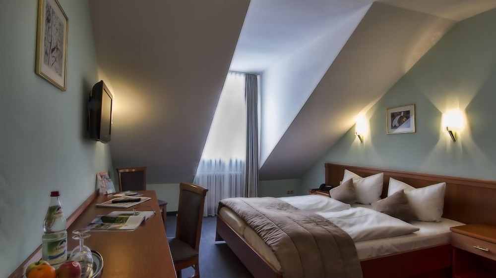 

Catania - Germering - Hotel Blutenburg