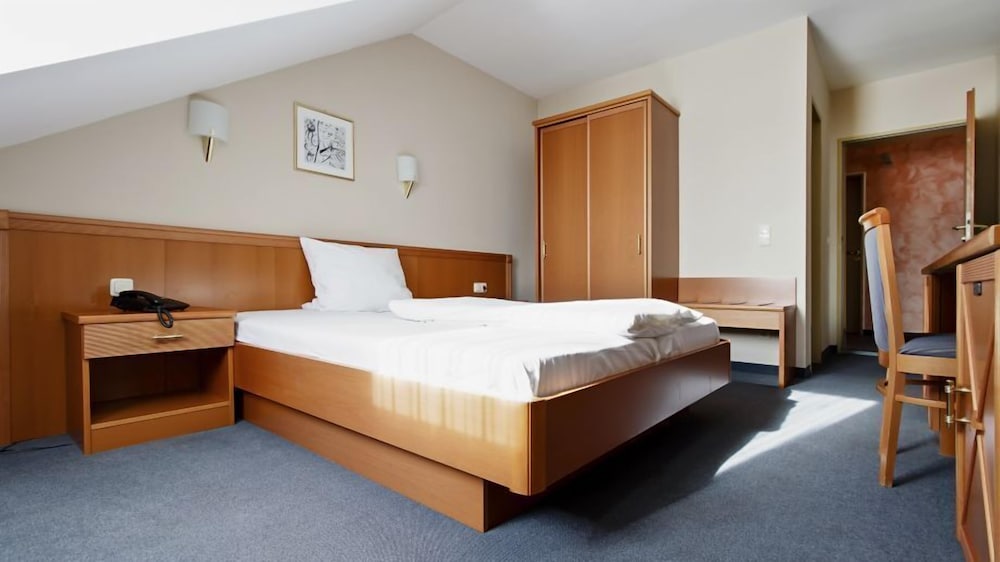 

Bologna - Germering - Hotel Blutenburg