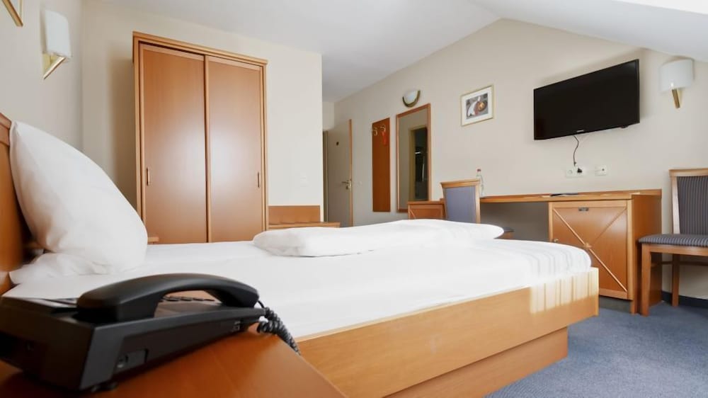 

Roma - Germering - Hotel Blutenburg