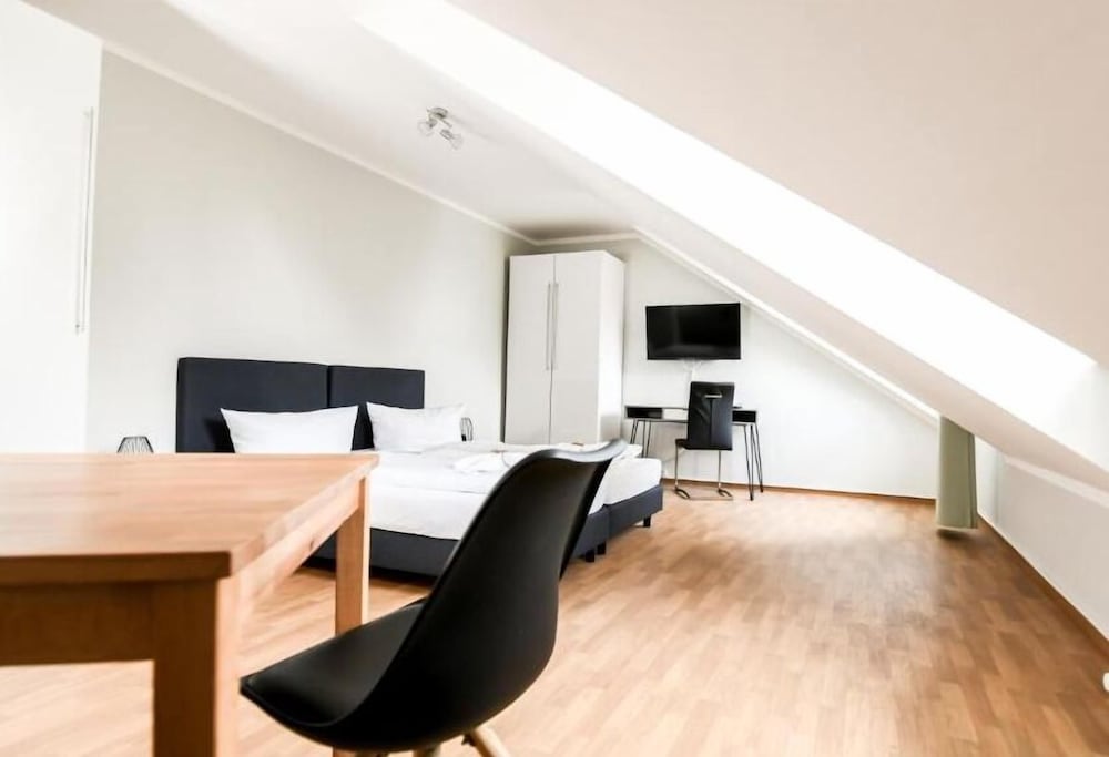 

Roma - Germering - Hotel Blutenburg