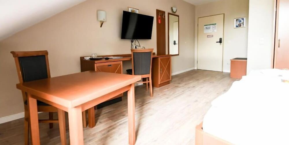 

Bari - Germering - Hotel Blutenburg