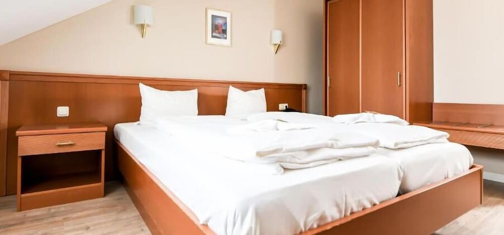 

Napoli - Germering - Hotel Blutenburg