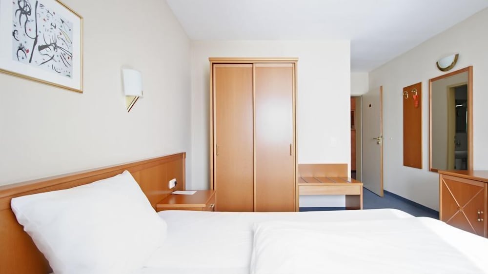 

Roma - Germering - Hotel Blutenburg