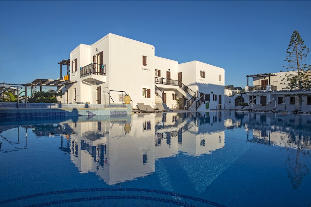 

Roma - Naousa, Paros - Contaratos Beach Hotel