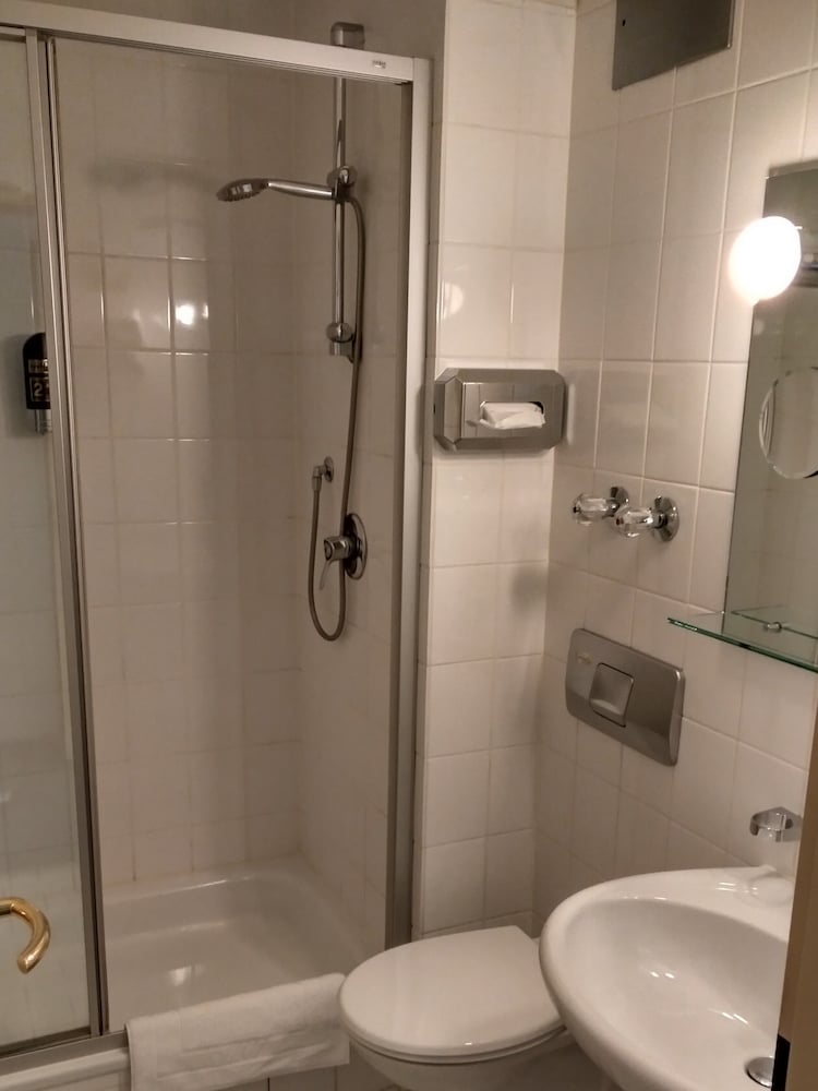 

Roma - Germering - Hotel Blutenburg
