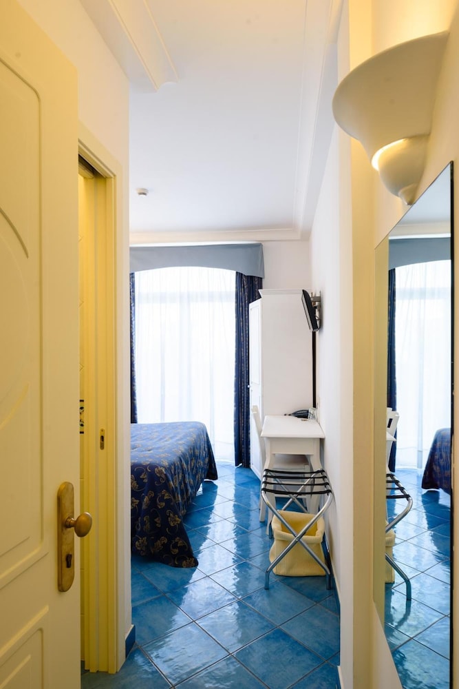 

Milano - Anacapri - Hotel Bussola di Hermes