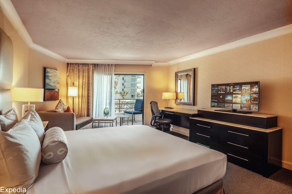 

Roma - Newport Beach - The Waterfront Beach Resort, A Hilton Hotel