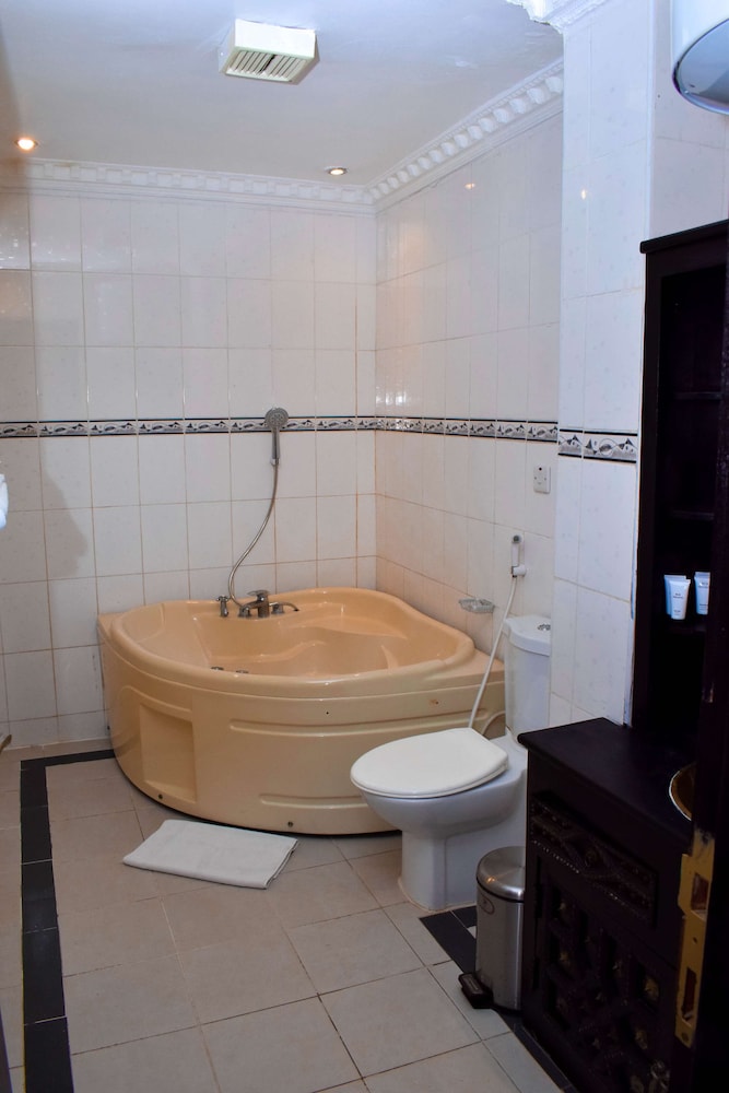 

Catania - Zanzibar Town - Golden Tulip Stone Town Boutique