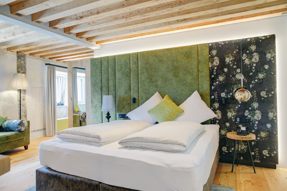 

Napoli - Kufstein - Boutique Hotel im Auracher Löchl