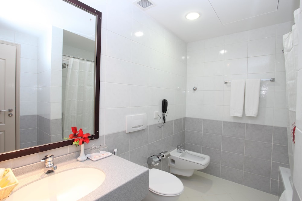 

Bologna - Ruwī - Ramee Guestline Hotel