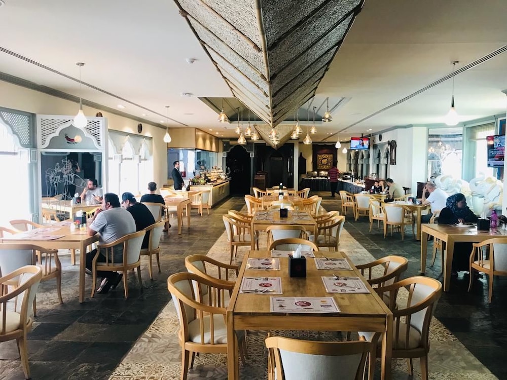 

Roma - Ruwī - Ramee Guestline Hotel