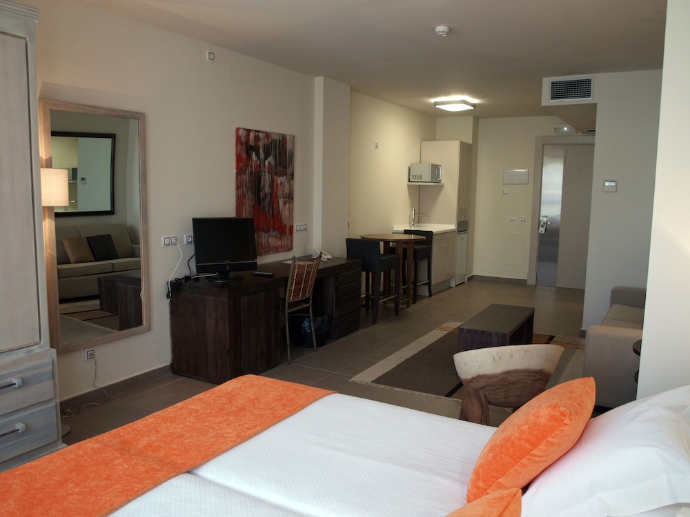 

Verona - Aeroporto di Madrid - Eco Alcala Suites
