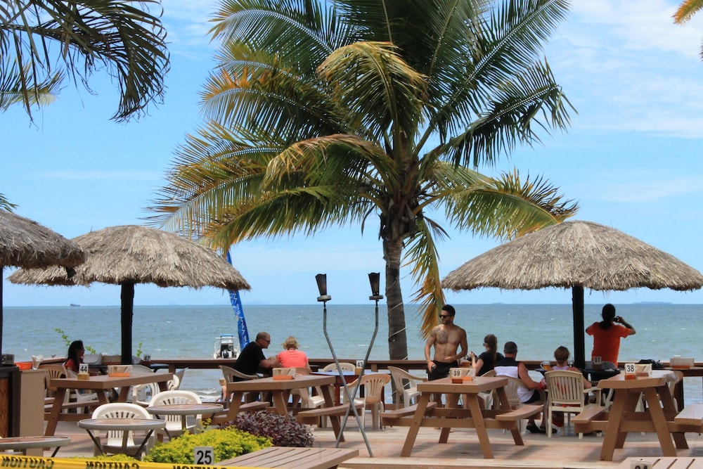 

Roma - Nadi - Smugglers Cove Beach Resort and Hotel